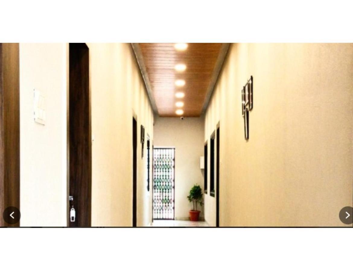 Hotel Shri Nivasa Inn, Kothi Godarpura Buitenkant foto